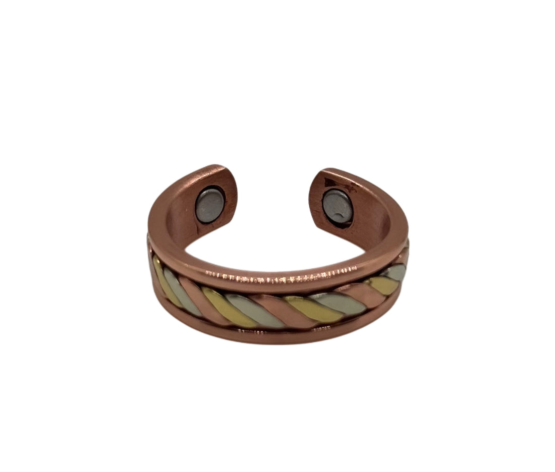 Magnetic 3 Metal Twist Ring image 0